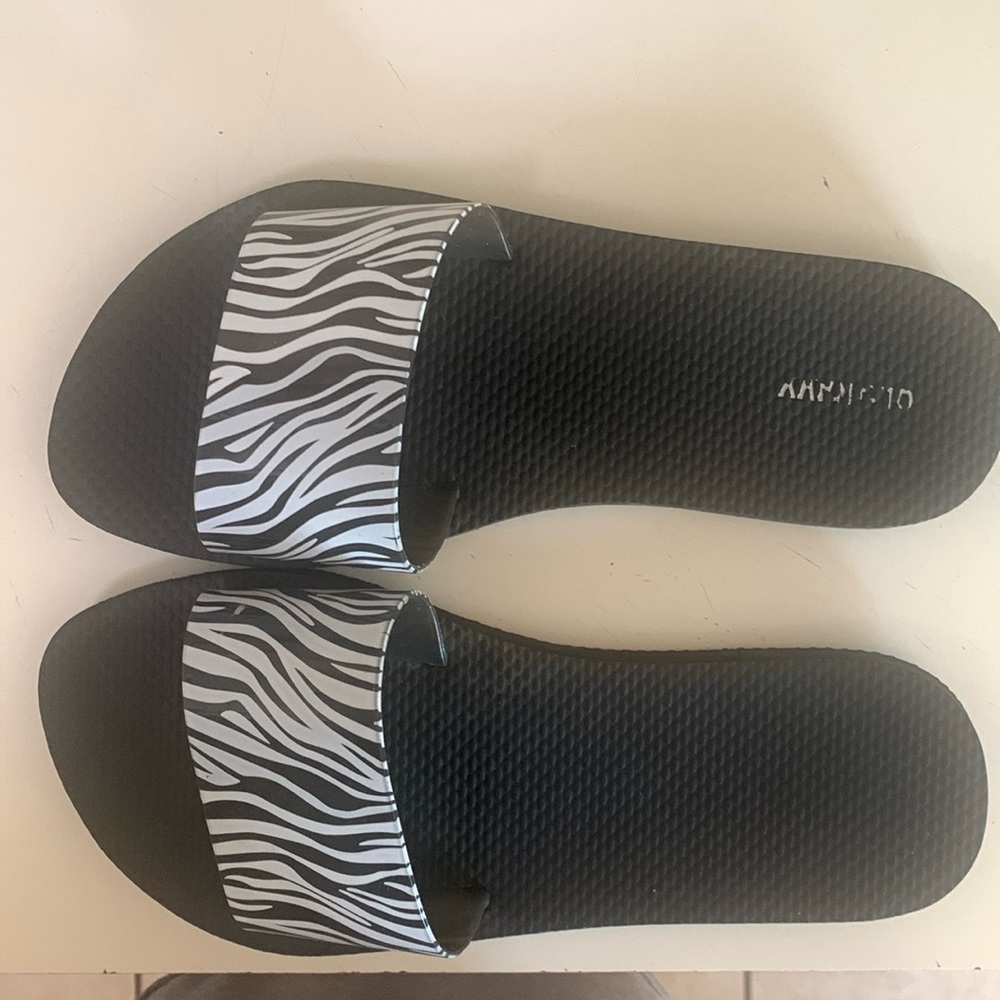 Old Navy Women’s slides size 8 zebra print